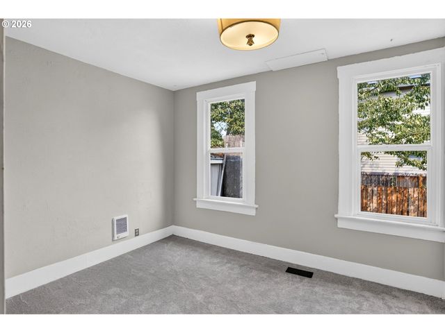 3929 Se 70TH Ave, Portland, OR 97206
