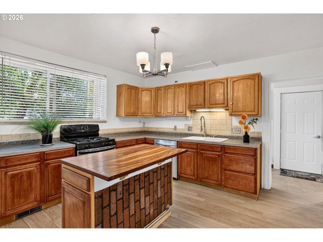 3929 Se 70TH Ave, Portland, OR 97206