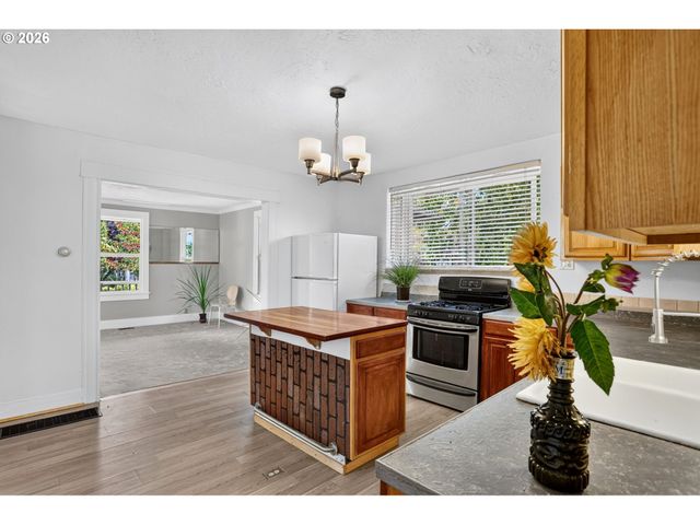 3929 Se 70TH Ave, Portland, OR 97206