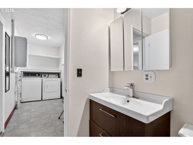 3929 Se 70TH Ave, Portland, OR 97206
