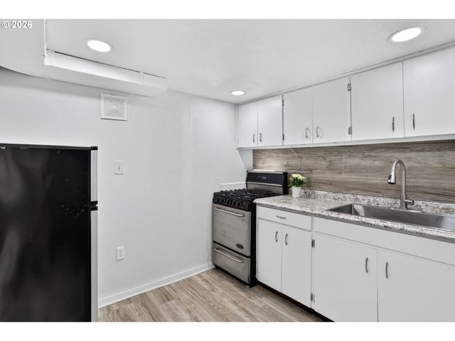3929 Se 70TH Ave, Portland, OR 97206