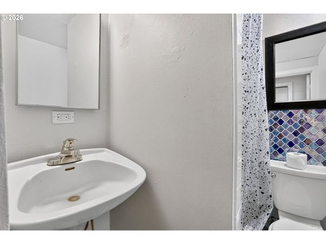 3929 Se 70TH Ave, Portland, OR 97206