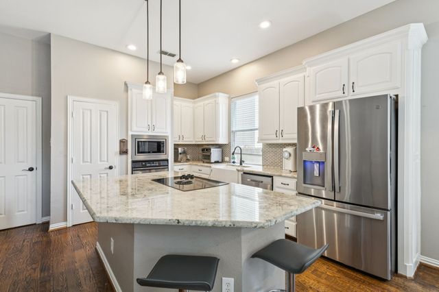 2209 Red Hawk Lane, Euless, TX 76039