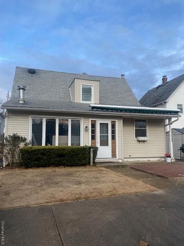 12 Bayview Avenue, Bayville, NY 11709