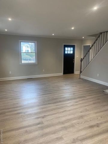 12 Bayview Avenue, Bayville, NY 11709