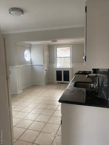 12 Bayview Avenue, Bayville, NY 11709