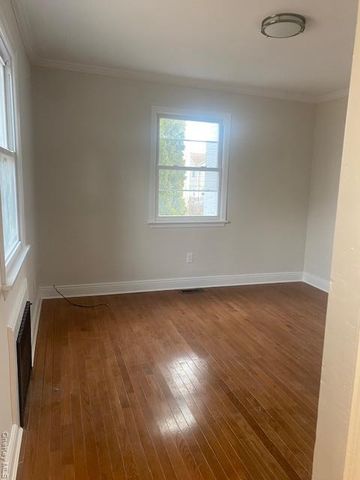 12 Bayview Avenue, Bayville, NY 11709