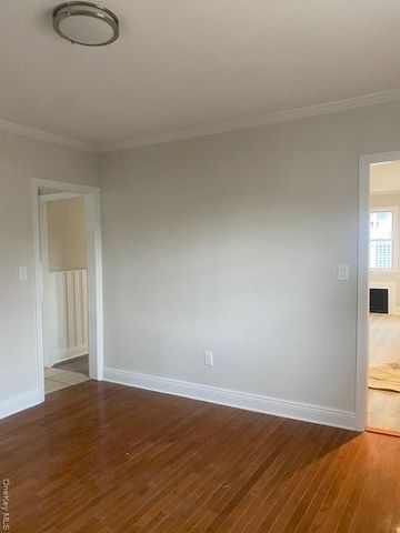 12 Bayview Avenue, Bayville, NY 11709