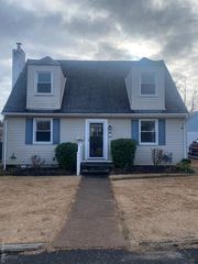12 Bayview Avenue, Bayville, NY 11709