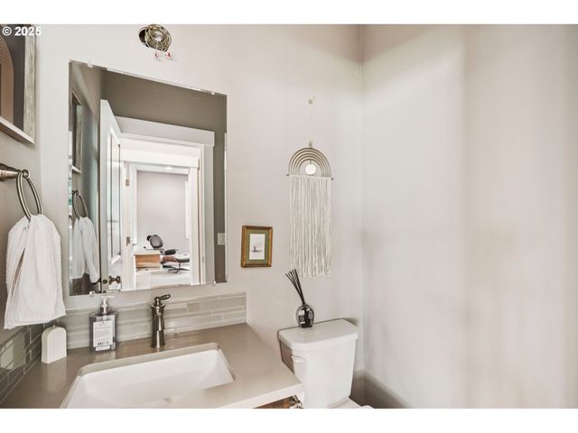 4677 SOUTHAMPTON Dr Se, Salem, OR 97302