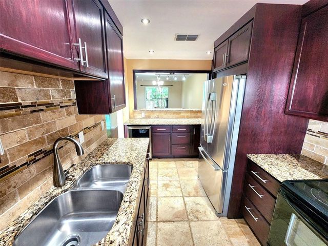 2452 ENTERPRISE ROAD 27, Clearwater, FL 33763