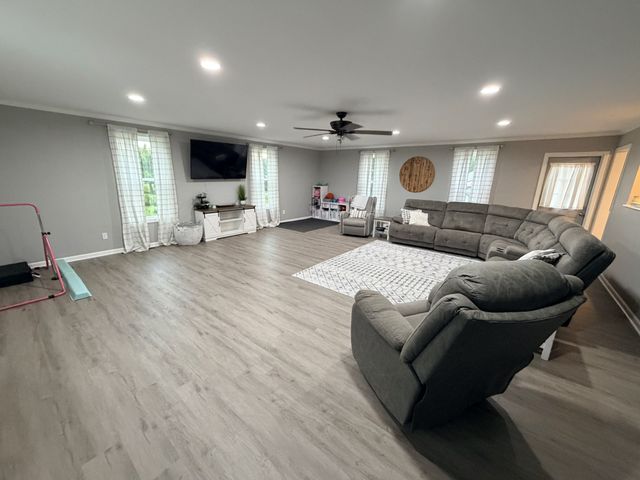 78 Patterson Cir, Mc Ewen, TN 37101