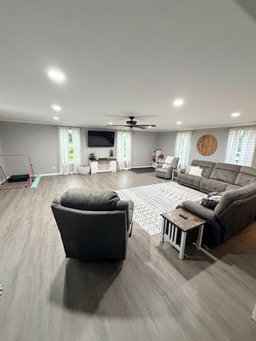 78 Patterson Cir, Mc Ewen, TN 37101