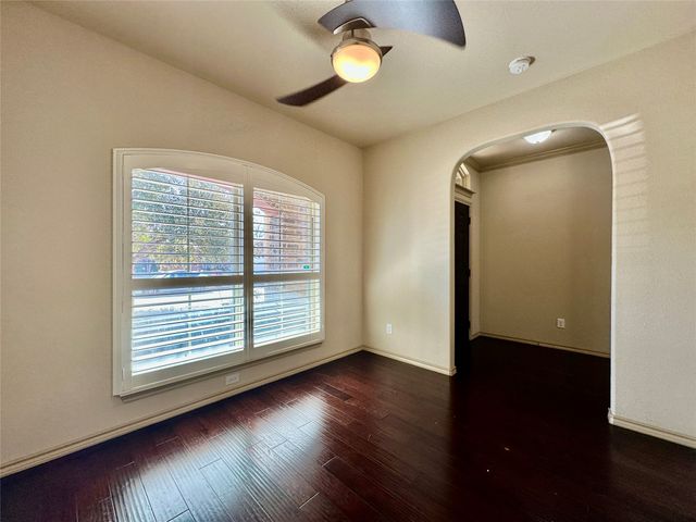 5205 Glen Meadow Drive, Arlington, TX 76001