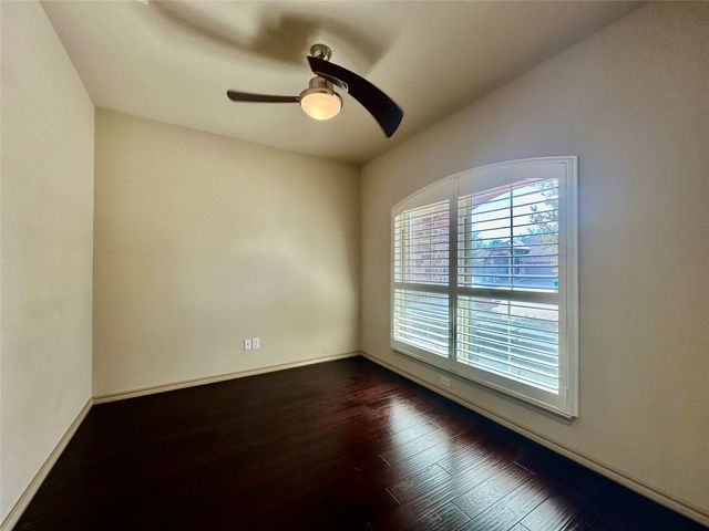 5205 Glen Meadow Drive, Arlington, TX 76001