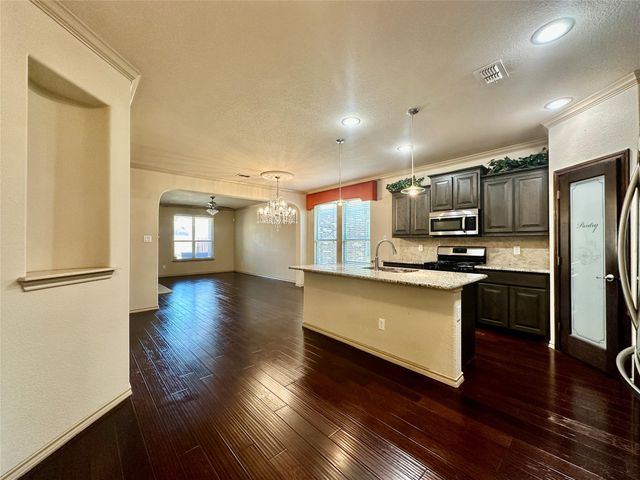 5205 Glen Meadow Drive, Arlington, TX 76001