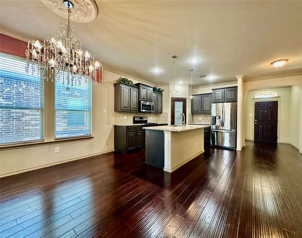 5205 Glen Meadow Drive, Arlington, TX 76001