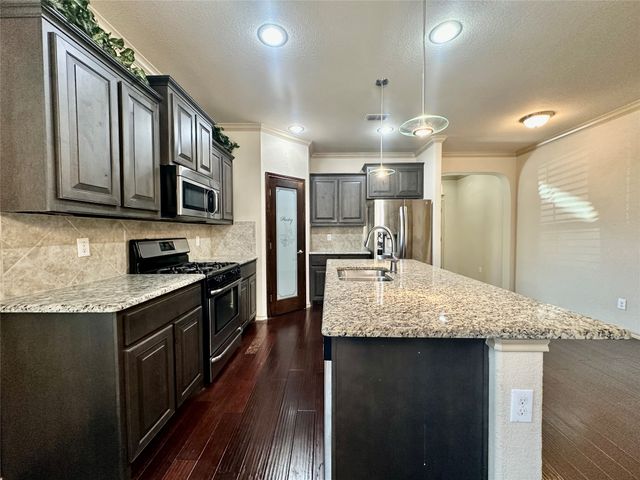 5205 Glen Meadow Drive, Arlington, TX 76001