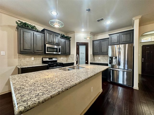 5205 Glen Meadow Drive, Arlington, TX 76001