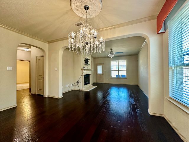 5205 Glen Meadow Drive, Arlington, TX 76001