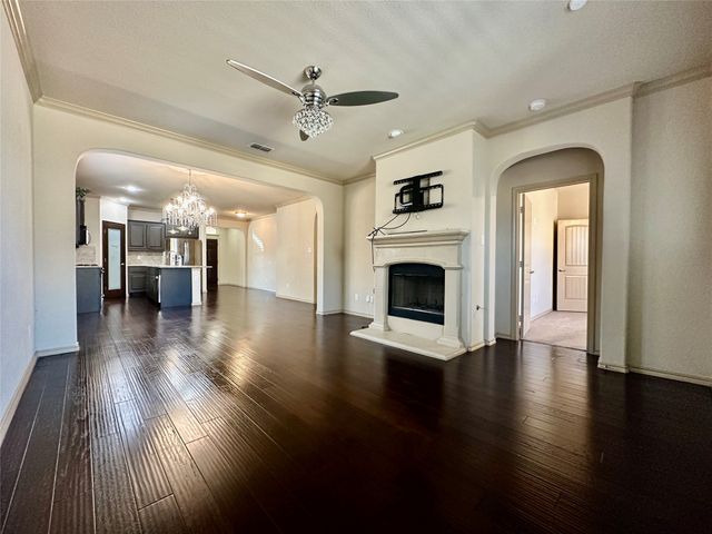 5205 Glen Meadow Drive, Arlington, TX 76001