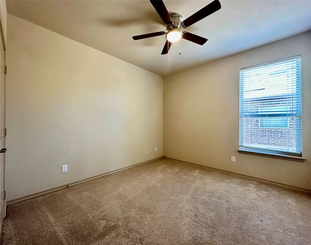 5205 Glen Meadow Drive, Arlington, TX 76001