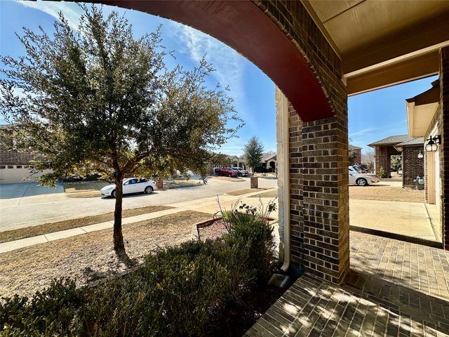 5205 Glen Meadow Drive, Arlington, TX 76001
