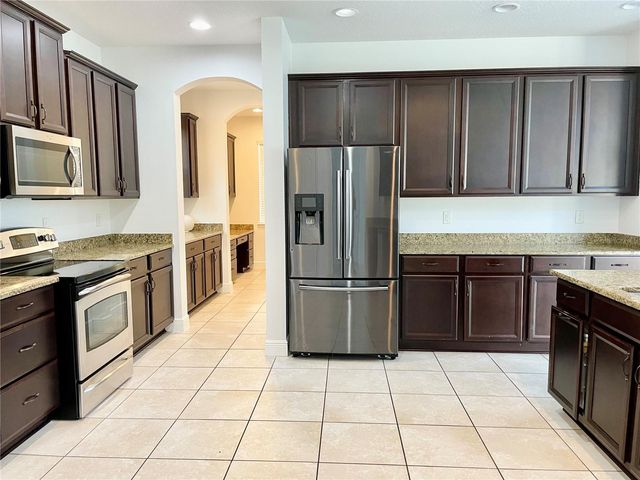 7952 HAMPTON LAKE DRIVE, Tampa, FL 33647