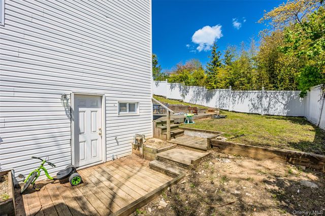 27 Garden Road, Sound Beach, NY 11789
