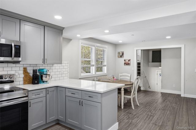 27 Garden Road, Sound Beach, NY 11789