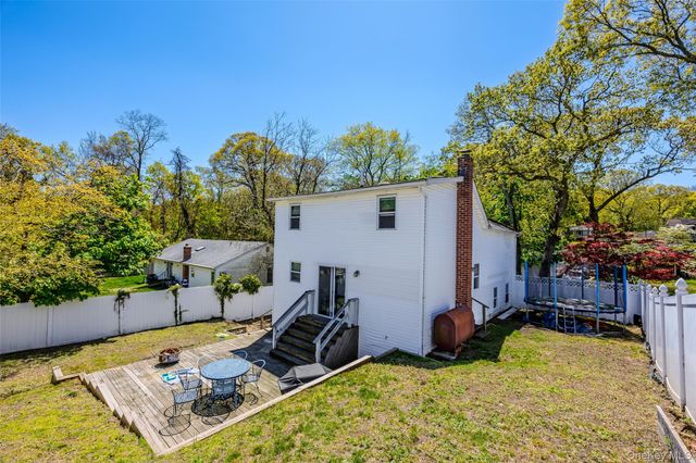 27 Garden Road, Sound Beach, NY 11789