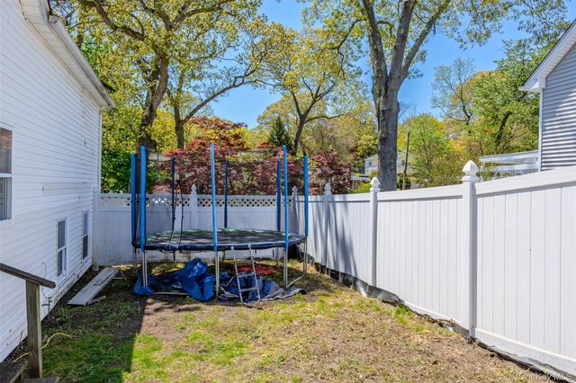 27 Garden Road, Sound Beach, NY 11789