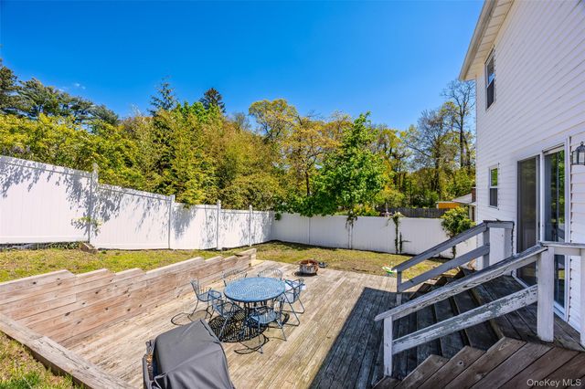 27 Garden Road, Sound Beach, NY 11789