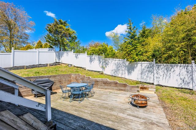 27 Garden Road, Sound Beach, NY 11789
