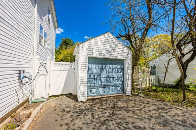 27 Garden Road, Sound Beach, NY 11789