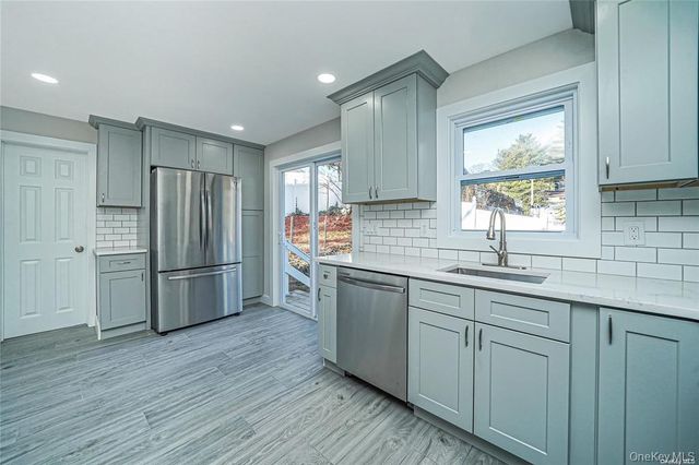 27 Garden Road, Sound Beach, NY 11789