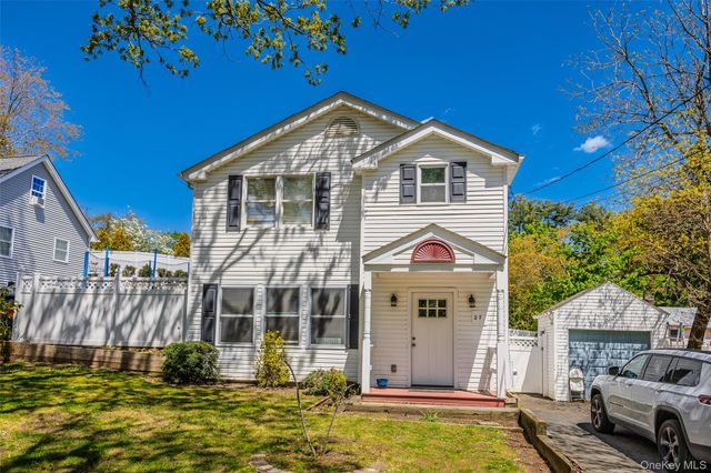 27 Garden Road, Sound Beach, NY 11789