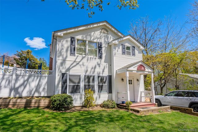 27 Garden Road, Sound Beach, NY 11789