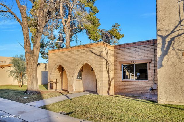 2128 E DUNBAR Drive, Tempe, AZ 85282