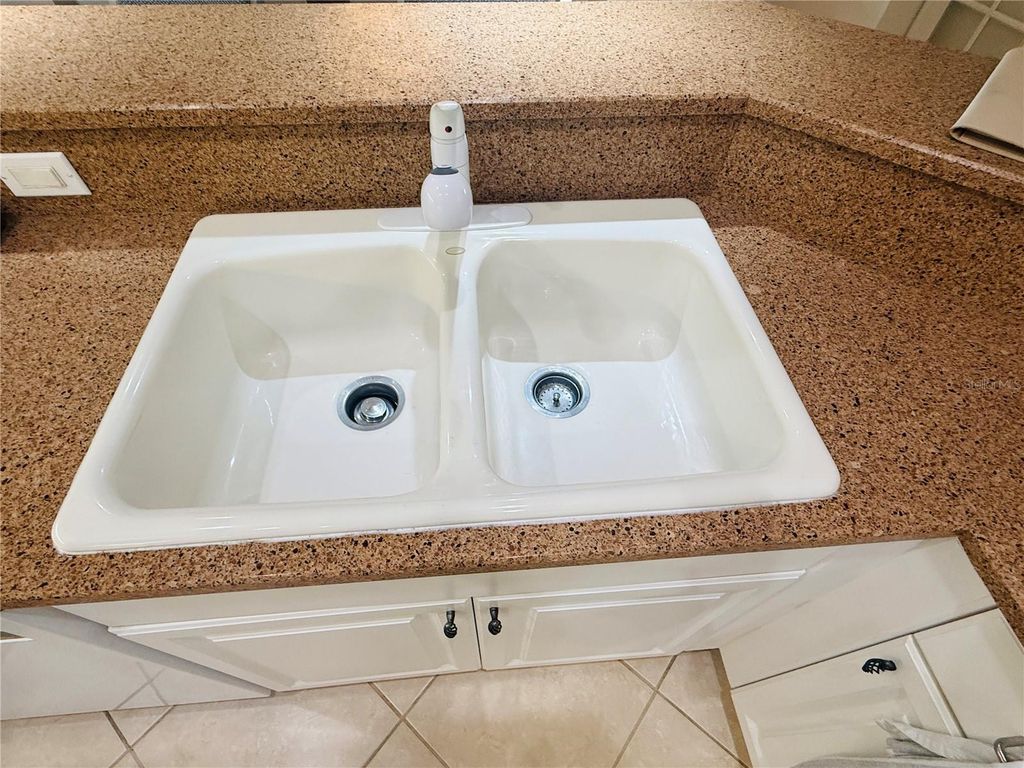 Image 13 of property listing at 5647 KEY LARGO COURT C-07, Bradenton, FL 34203