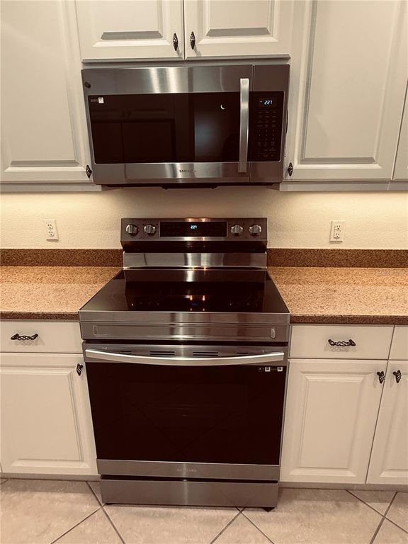 Image 14 of property listing at 5647 KEY LARGO COURT C-07, Bradenton, FL 34203