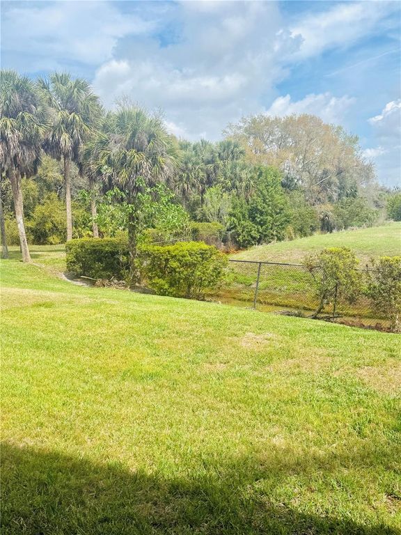 Image 21 of property listing at 5647 KEY LARGO COURT C-07, Bradenton, FL 34203