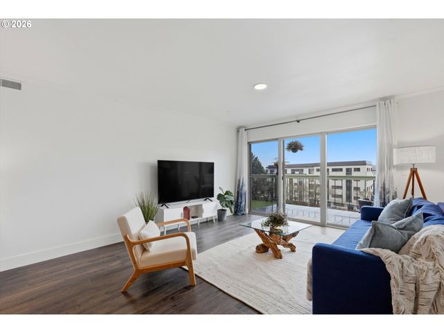 4926 S CORBETT Ave 205, Portland, OR 97239