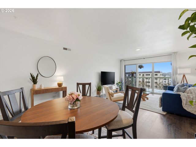 4926 S CORBETT Ave 205, Portland, OR 97239