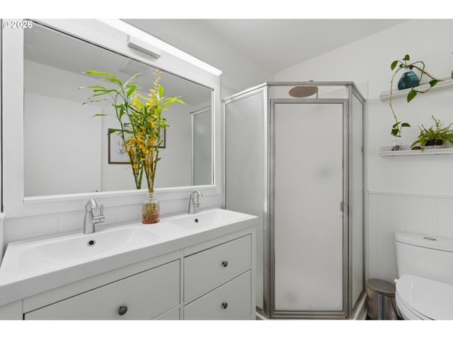 4926 S CORBETT Ave 205, Portland, OR 97239