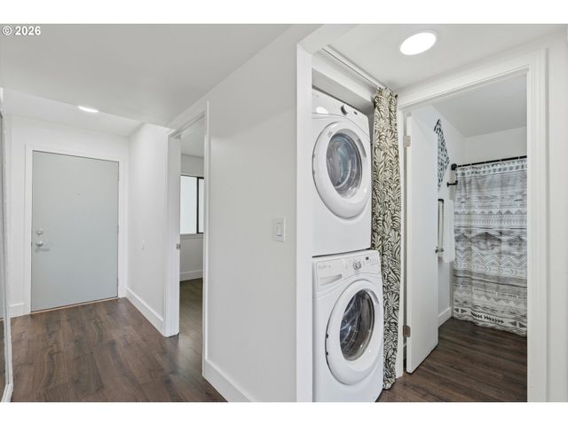 4926 S CORBETT Ave 205, Portland, OR 97239