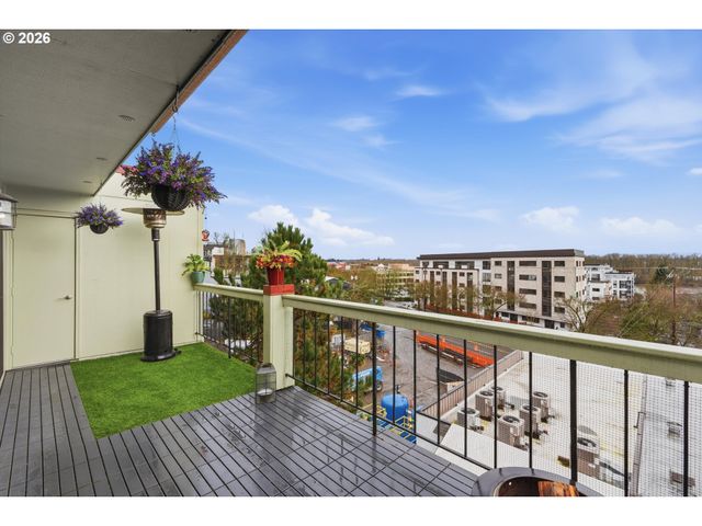 4926 S CORBETT Ave 205, Portland, OR 97239