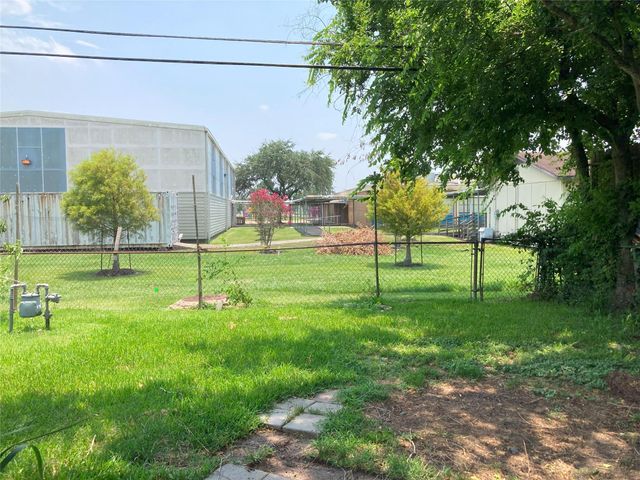 1202 Dunstan Road, Pasadena, TX 77502