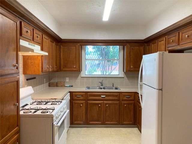 1202 Dunstan Road, Pasadena, TX 77502