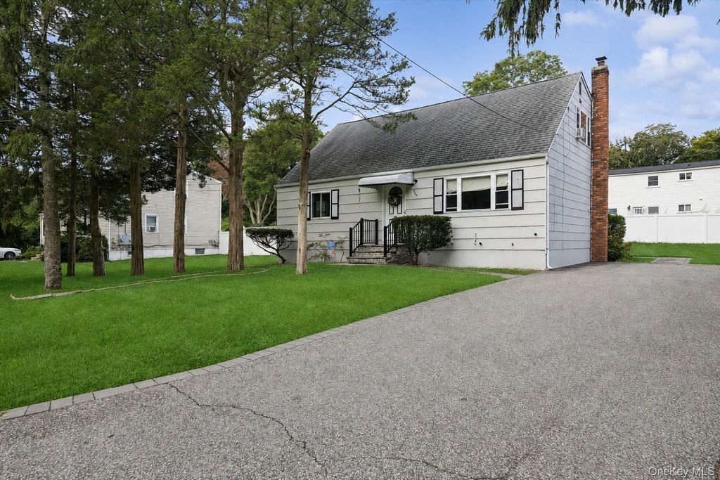 544 Park Avenue, Centereach, NY 11720 — exterior